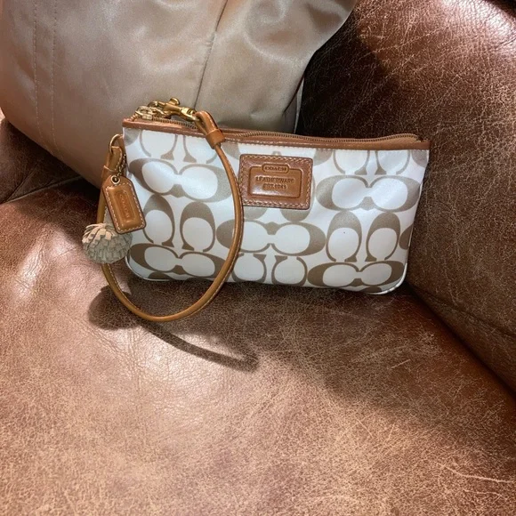 Coach vintage 2005 Hamptons leatherware nylon champagne Tote and Wristlet Set - Picture 2 of 16